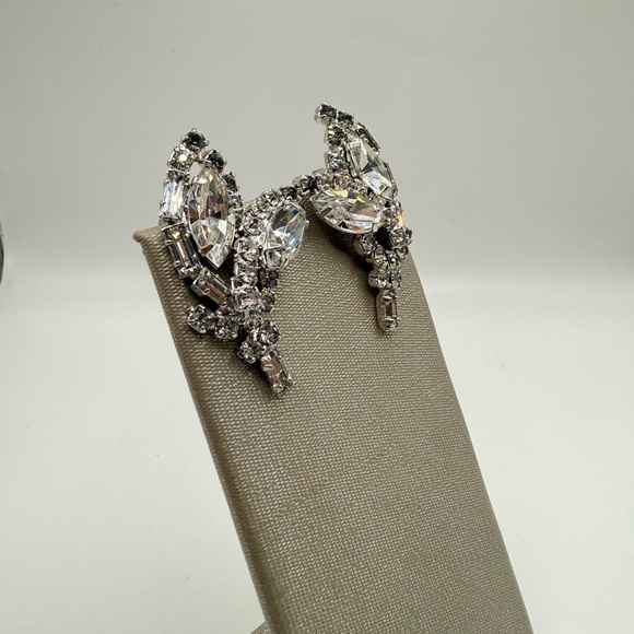 Vintage Silver Rhinestone Weiss ClipOns - Picture 3 of 5
